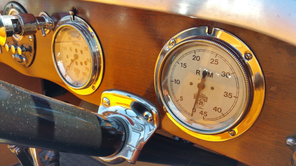 1924 Austin 12 Twelve RPM gauge