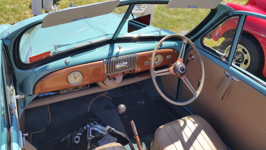1954 Morris Minor convertible dashboard
