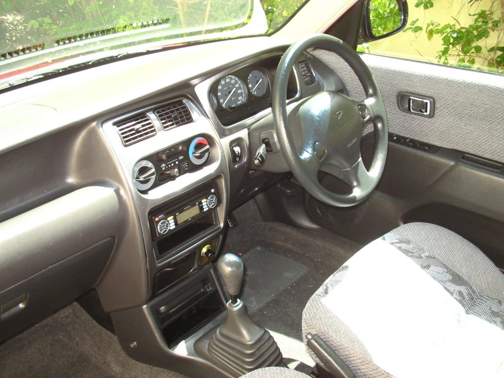 2006 Daihatsu Sirion interior