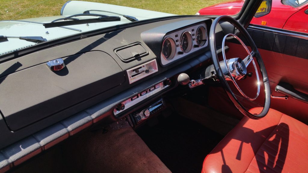 1970 Peugeot 404 dash and interior