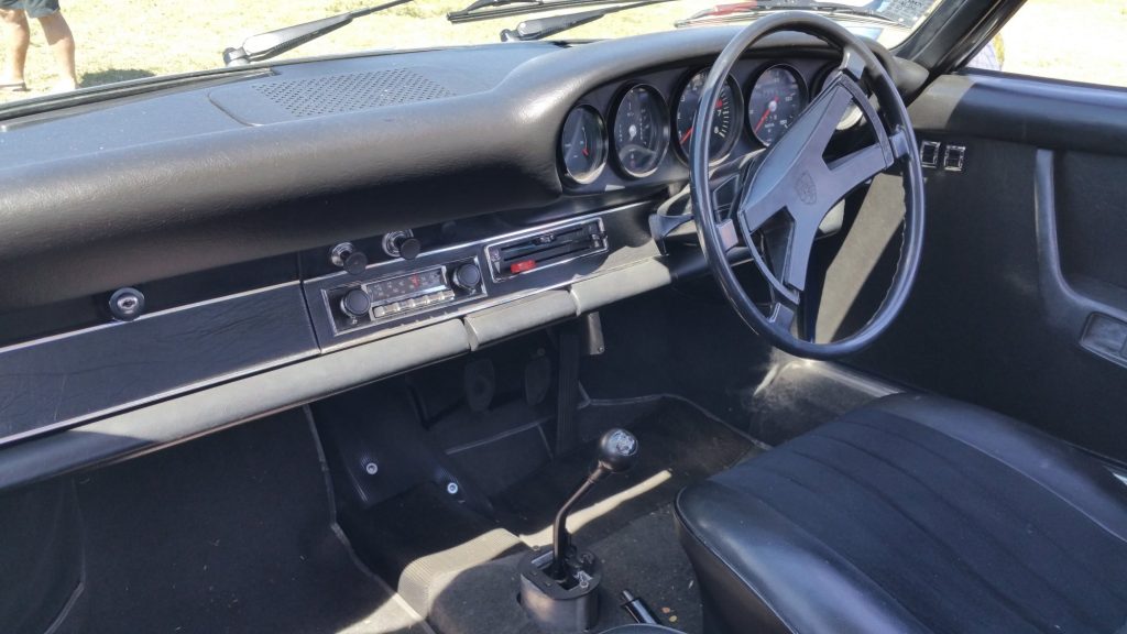 1971 Porsche 911 interior & dashboard